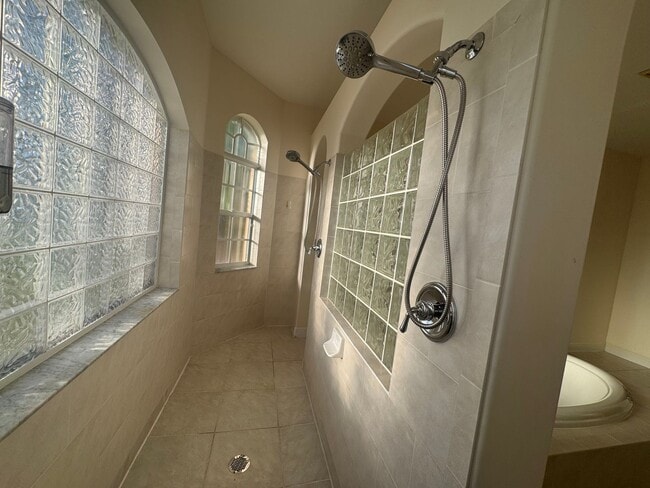 Building Photo - 401 SW 33rd Ave