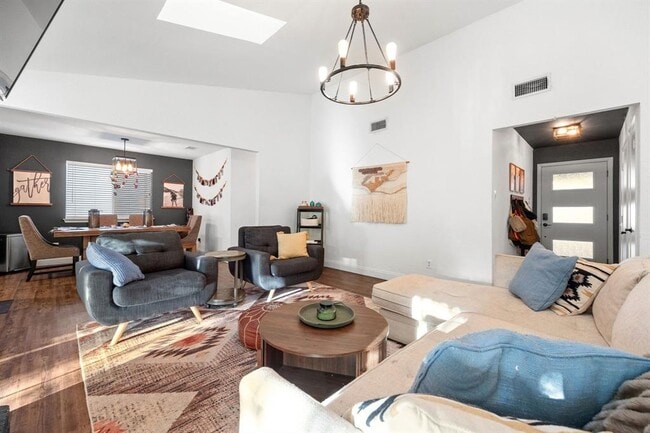 Building Photo - 705 Russet Valley Dr