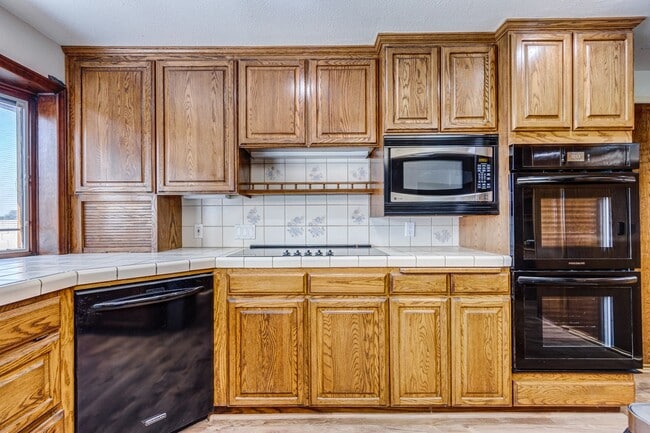 Building Photo - HORSE TRAINERS! MUST SEE HORSE PROPERTY AWESOME ACRAGE 5 ACRES Beautiful Custom 1 story home in W...