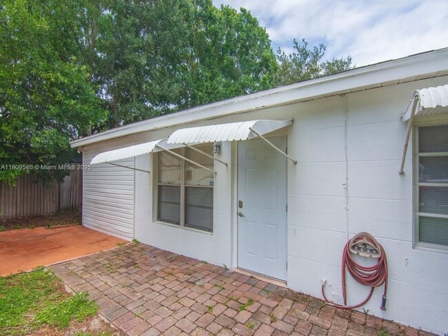 Building Photo - 1650 5th Ave