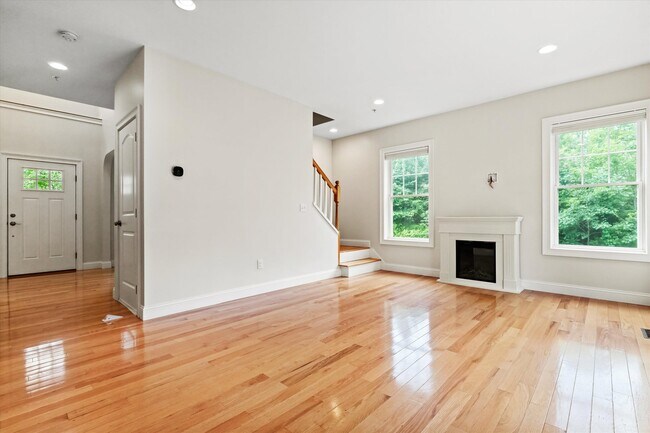 Building Photo - 30 Daylily Ln