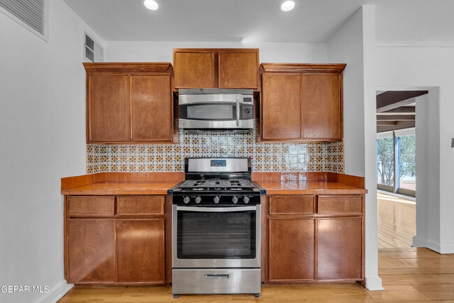 Building Photo - 923 McKelligon Dr