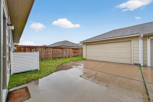 Building Photo - 16827 Libson Falls Dr