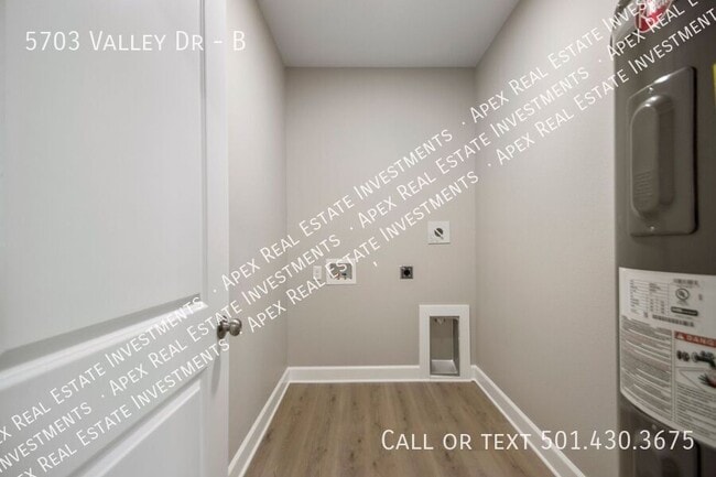 Building Photo - 5703 Valley Dr