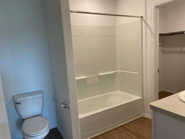 Building Photo - 440 Jewett Meadow Dr