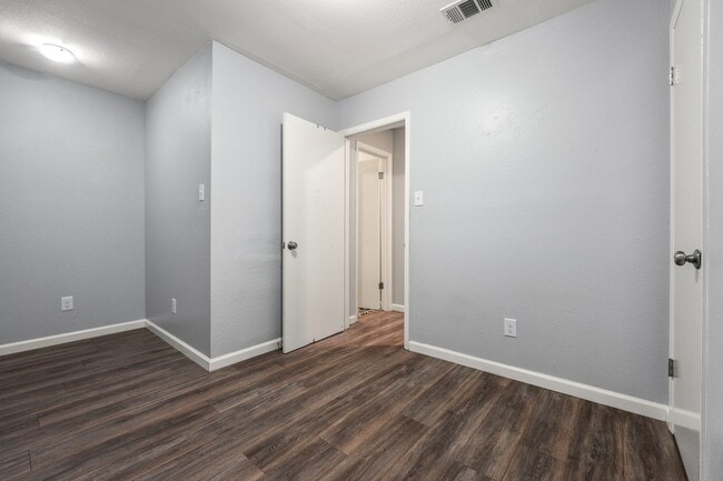 Building Photo - Stylish 2-Bedroom Home Near South Congress & Downtown Austin!