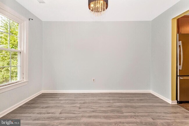 Building Photo - 826 Quince Orchard Blvd