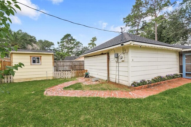 Building Photo - 14919 Parkville Dr