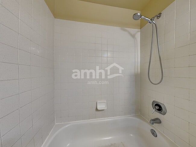 Building Photo - 1745 W McGlinchey St