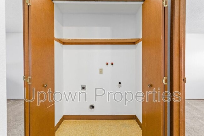 Building Photo - 5660 SW 180th Ave