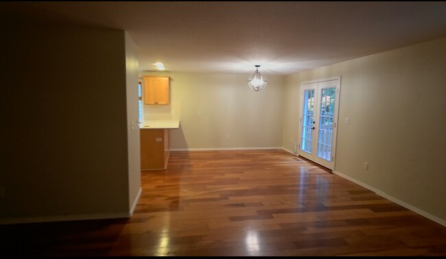 Building Photo - 3047 S Cedar Ridge Dr