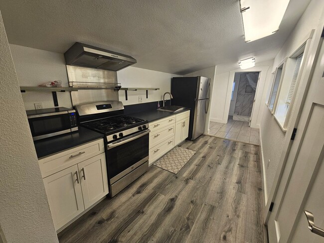 Building Photo - San Leandro Home w/ In-Law Unit: Perfect f...