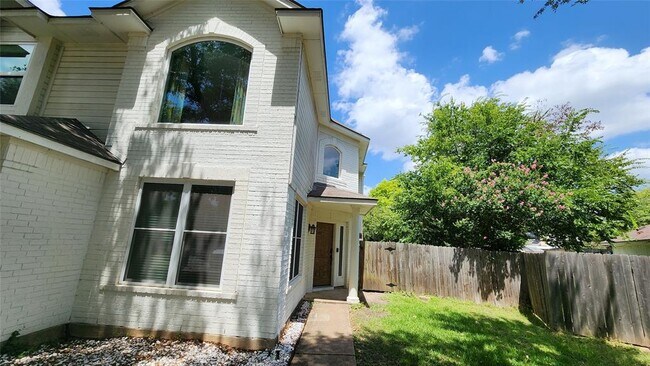Building Photo - 8404 Tetbury Cove
