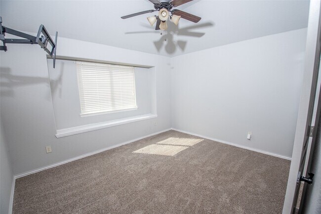 Building Photo - 1129 Dover Pl