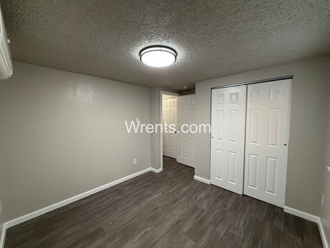 Building Photo - 6319-6321 N Stevens St