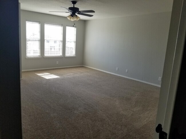 Building Photo - 196 Valero Dr