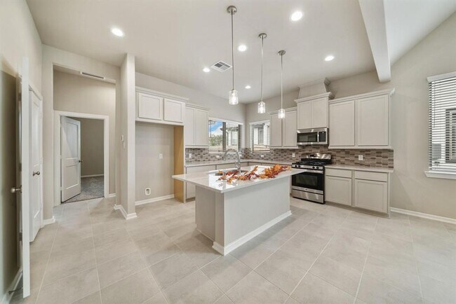 Building Photo - 1547 Crystal Stream Dr