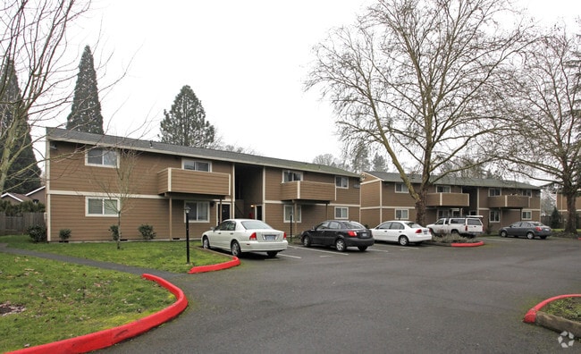 Primary Photo - Erin Court