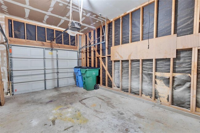Building Photo - 2103 Castle View Dr