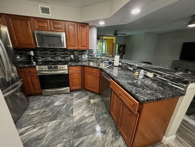 Building Photo - 300 Scotia Dr