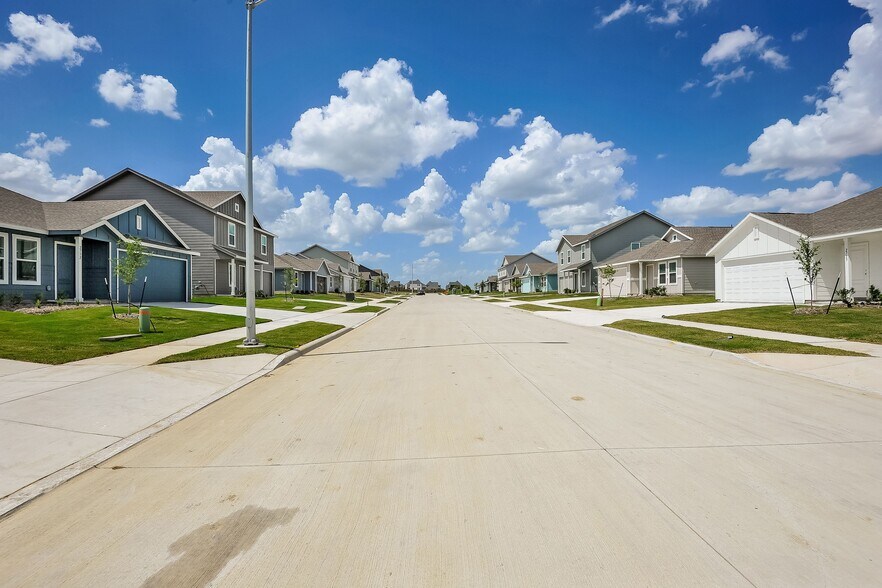 Building Photo - 2753 Mistwood Dr