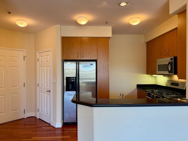 Building Photo - Beautiful 2 bedroom, 2 bath condo for rent...