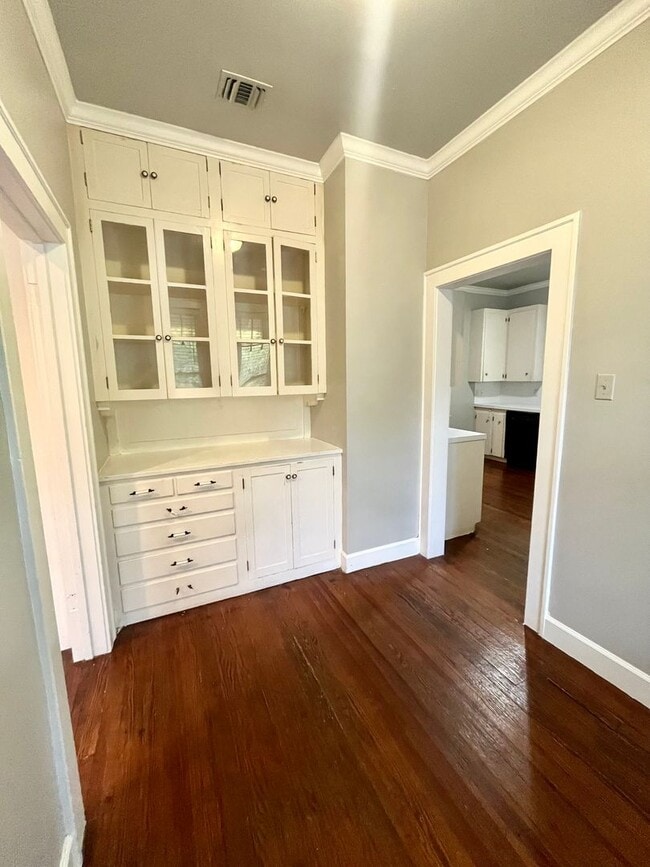 Building Photo - 4bed/2bath corner lot house in Hyde Park