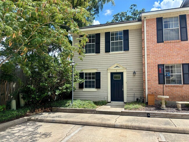 Building Photo - 2030 Plantation Dr