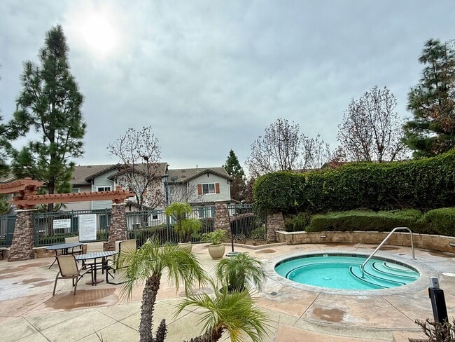 Building Photo - Highly Desirable 2 bed 3 bath condo in Rancho Cucamonga