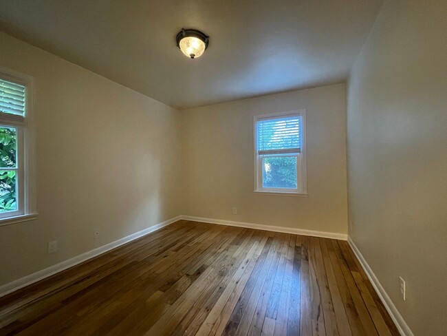 Building Photo - 1bd/1ba Seattle Home