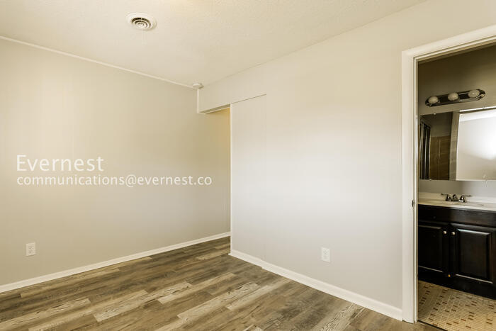 Building Photo - 1120 Constantine St