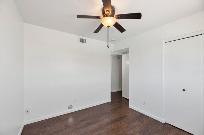 Building Photo - Charming 2 bedroom, 1 bathroom home locate...