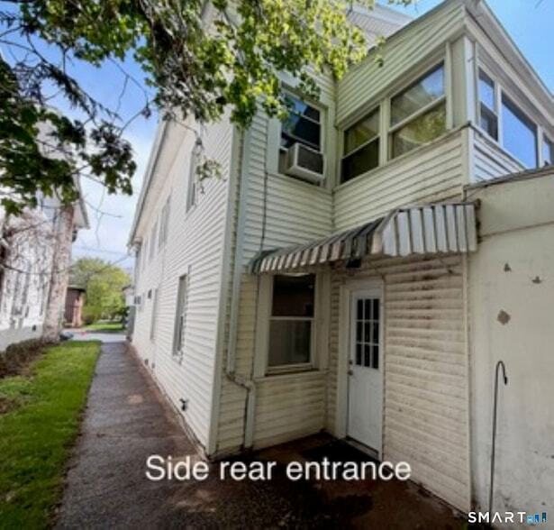 Building Photo - 252 Main St