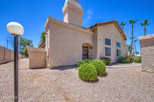 Building Photo - 2019 W Lemon Tree Pl