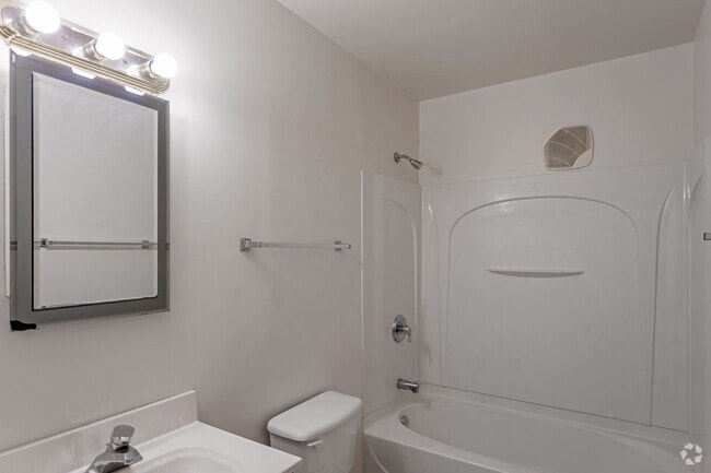 2BR, 2BA - 963 SF - Picasso Square