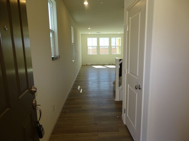 Building Photo - 2929 Gallarate Dr