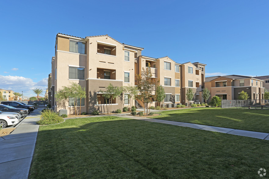 Community - CHANDLER APARTMENT HOMES