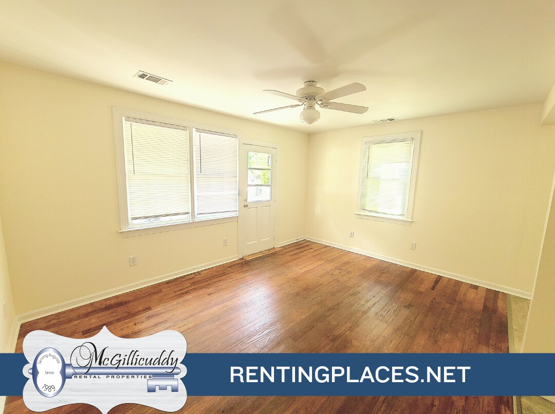 Building Photo - 1202 Holden Dr