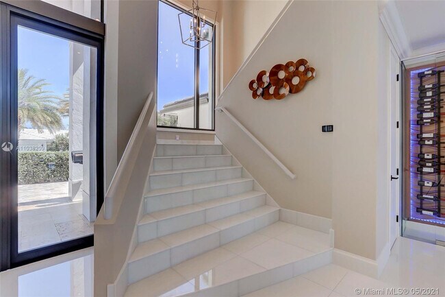 Building Photo - 750 Marine Dr