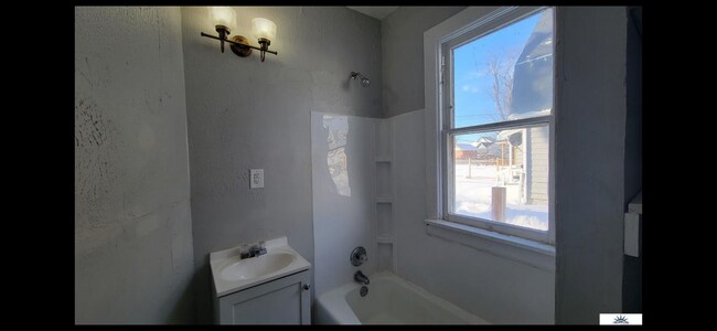Building Photo - 2423 Templeton St