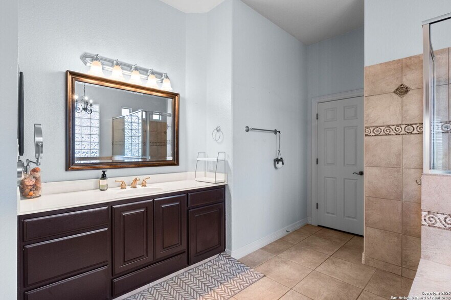 Master Bath - 846 Fawnway