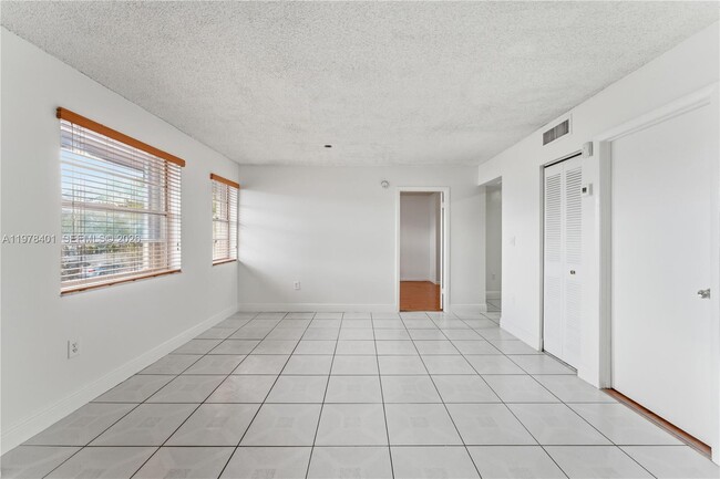 Building Photo - 6921 SW 129th Ave