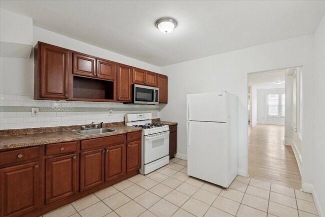 Building Photo - 2054 W Glenwood Ave