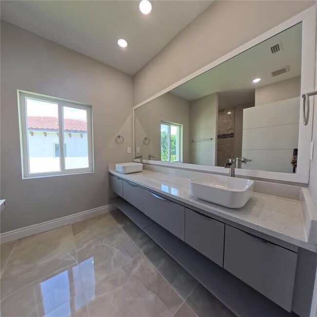 Building Photo - 1835 Brentwood Ct