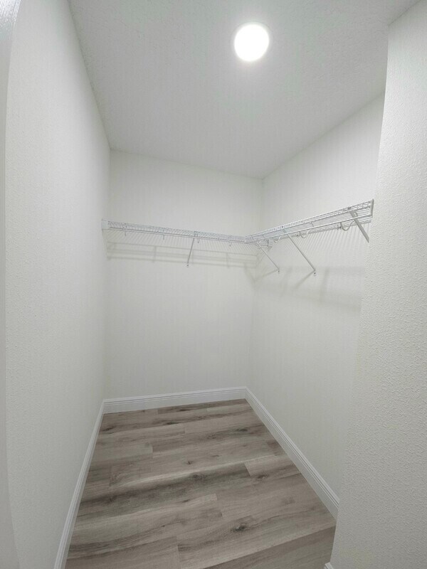 Building Photo - 944 W Anderson Ln