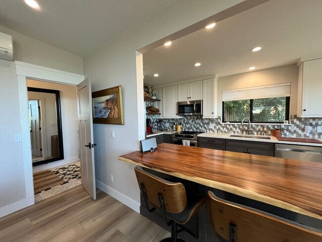 Building Photo - Exceptional Luxury One Bedroom Fully Furnished - Morro Bay w/Views