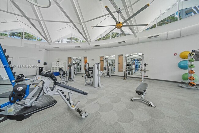 Building Photo - 2500 Parkview Dr