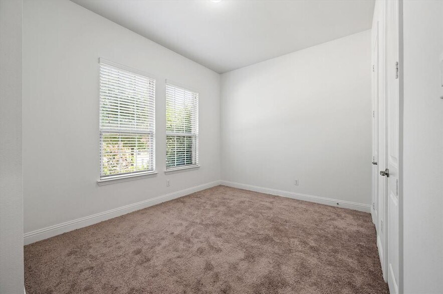 Building Photo - 13187 Bellingham Dr