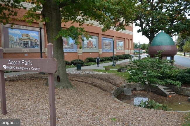 Building Photo - 8045 Newell St