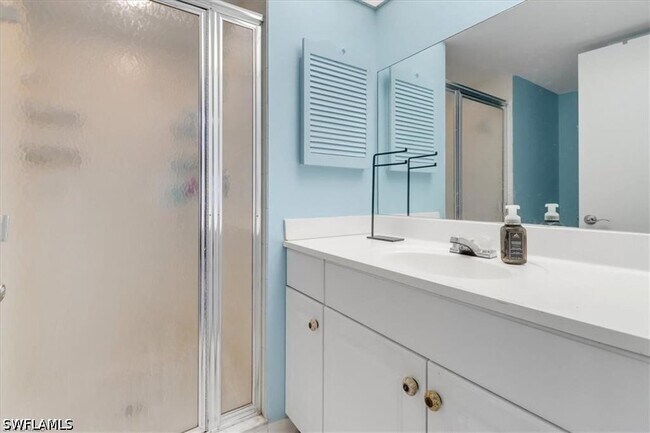 Building Photo - 823 Meadowland Dr